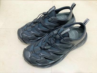 「アウトドアブランドのHOKAONEONE 」