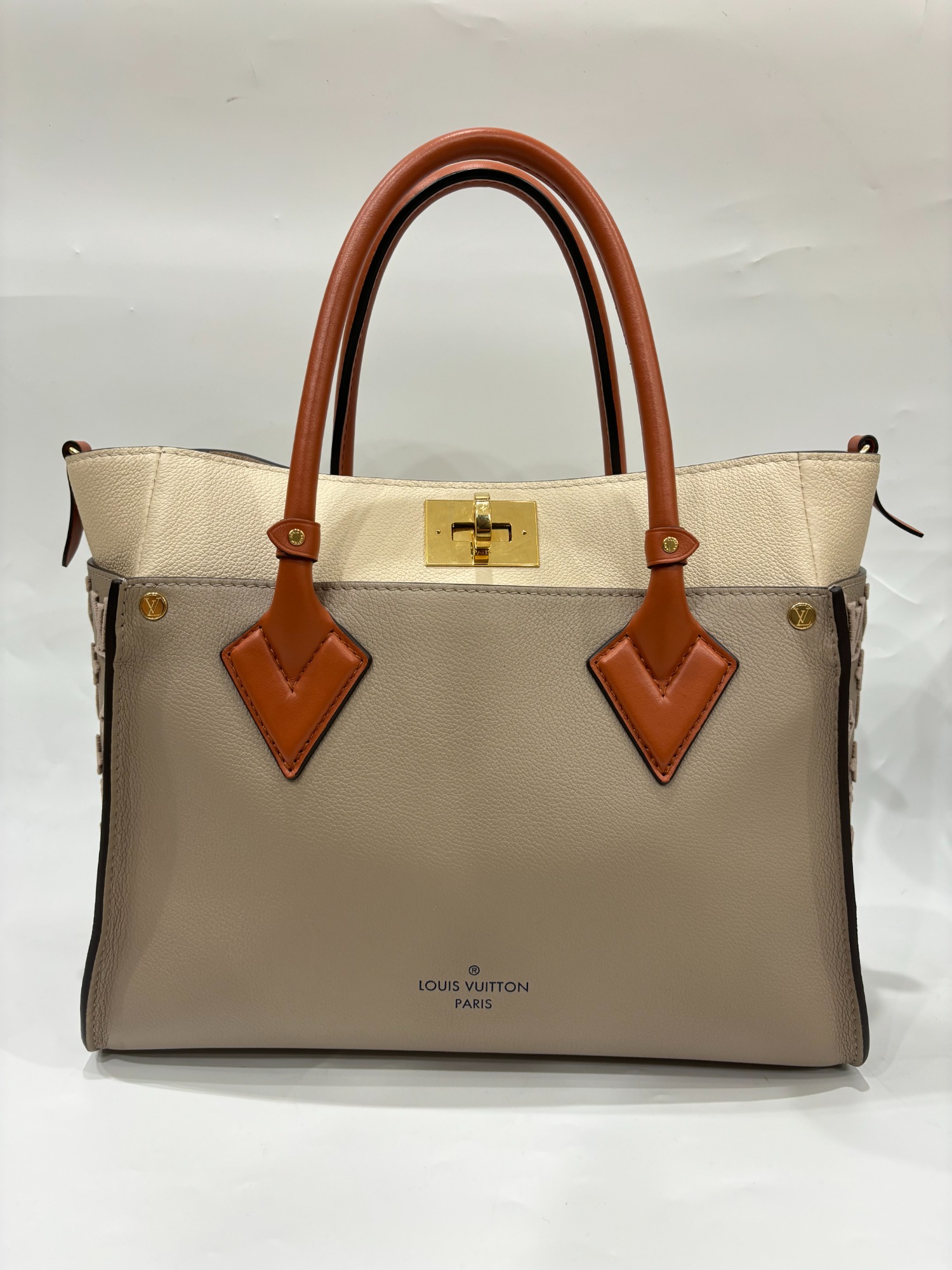 【上質デザイン＆機能性抜群】Louis Vuitton★オンマイサイド MM On My Side MM High End Leathers - Discontinued Product