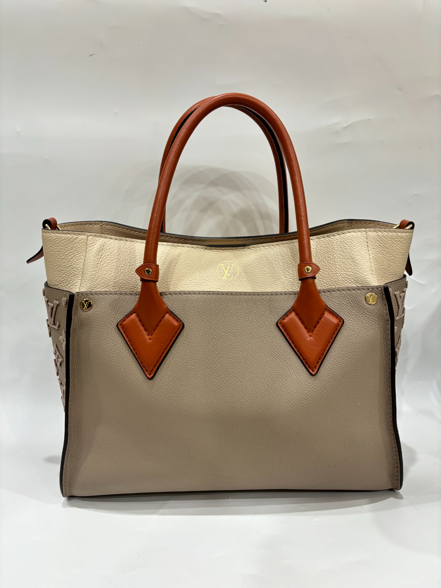 LOUIS VUITTON】オンマイサイド MM が入荷いたしました