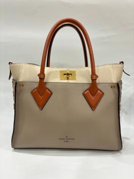 「ラグジュアリーブランドのLOUIS VUITTON 」