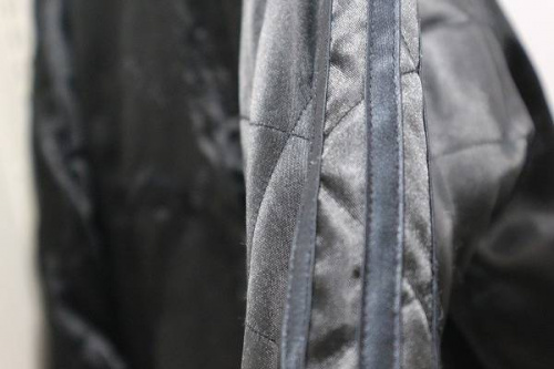 adidasのスカジャン