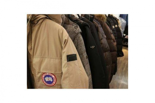 ダウンジャケットのモンクレール