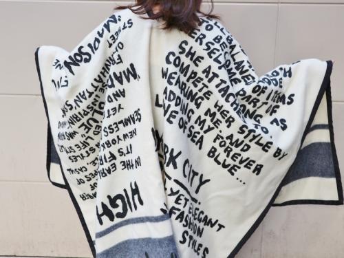 マディソンブルーのコート