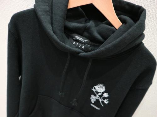 アンダーカバーのプルオーバーパーカ/フーディー