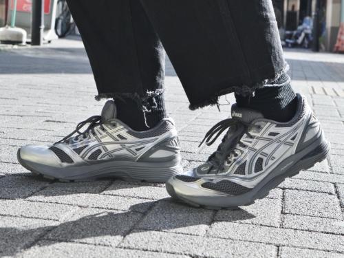 スニーカーのasics×KIKO KOSTADINOV