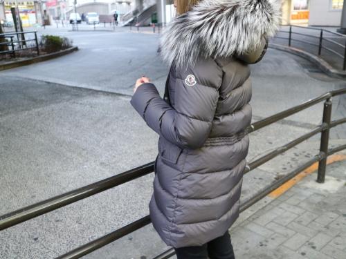 モンクレールのAPHROTI　