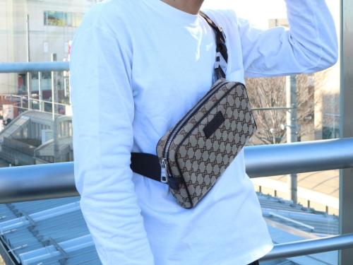 グッチのウエストボディバッグ
