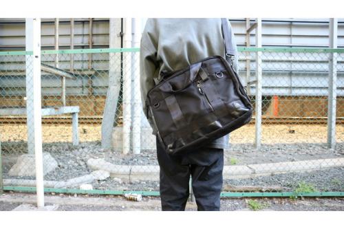 ブリーフケースのバッグ