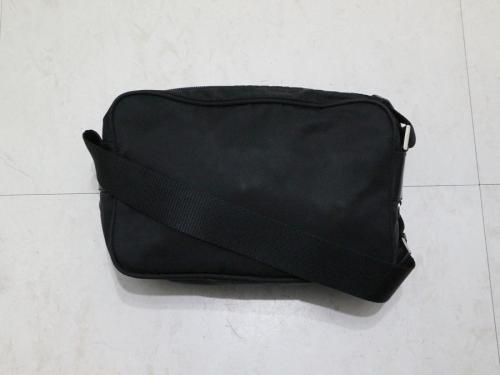 プラダのショルダーバッグ