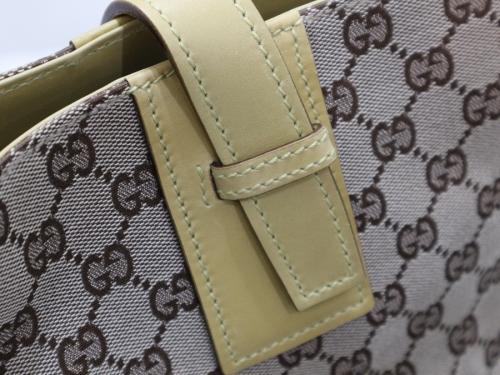 ワンショルダーバッグのモノグラム