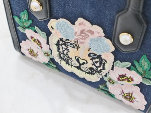 エンブロイダリータイガーの2WAYバッグ