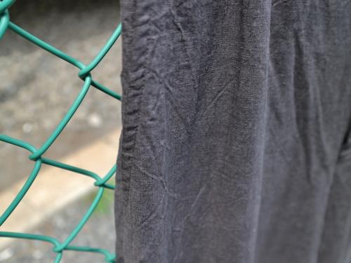 シワ加工のトラウザー