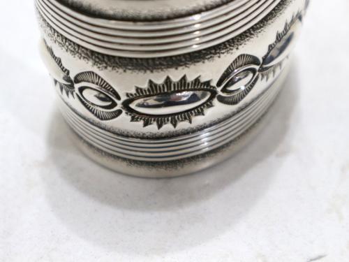 バングルのジェニファー カーティス