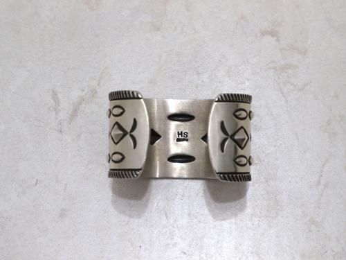 ナバホのヘビースタンプバングル