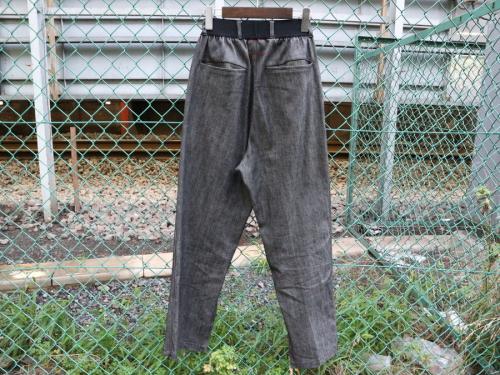 シュウオムフェムのサイドスリットイージーパンツ