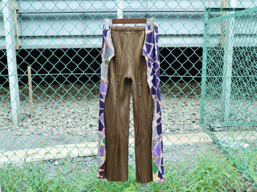 プリーツプリーズのパンツ