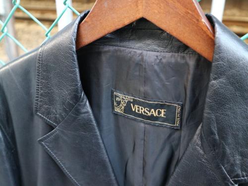 テーラードジャケットのレザージャケット