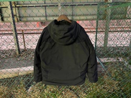 ホワイトマウンテニアリングのダウンジャケット