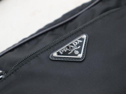 ナイロンショルダーバッグの14891 1BC167　NEW VELA F0967 NERO+BIANC TU