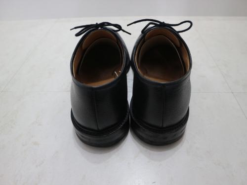 クロケット＆ジョーンズのプレーントゥシューズ