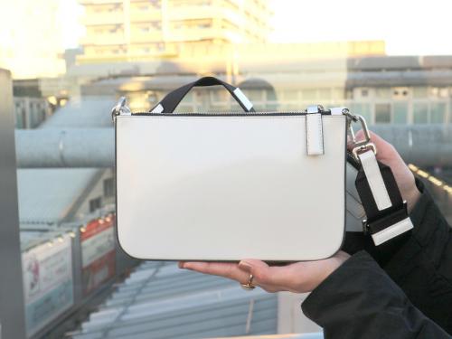 プラダのショルダーバッグ