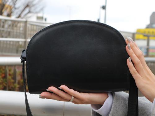 アーペーセーのハーフムーンバッグ