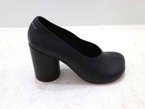 コーンヒールパンプスのパンプス