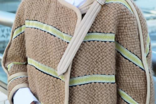 パイピングノーカラージャケットの14AVE13-14A079 14/15AW サンドストーン