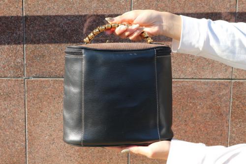 ロエベのヴィンテージツイスト金具バニティーバッグ