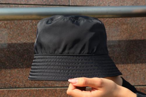 プラダのナイロンバケットハット