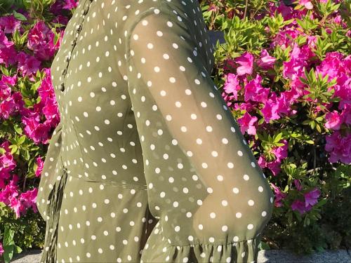 ユー バイ スピック＆スパンのフロントボタンVネックドレス