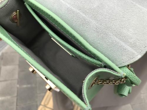 メトロポリスのショルダーバッグ