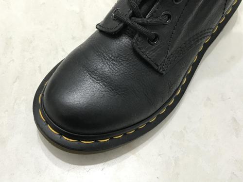 ドクターマーチンのパスカル8ホールブーツ