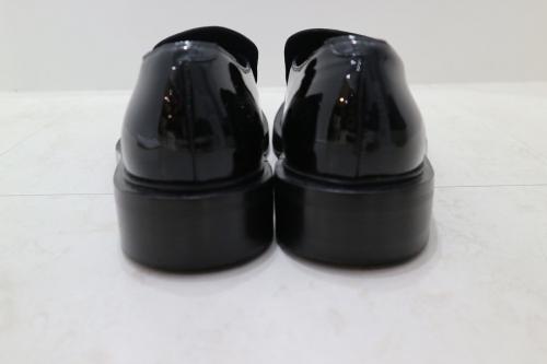 バレンシアガのローファー