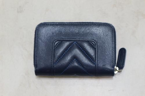 シャネルのVステッチカードケース