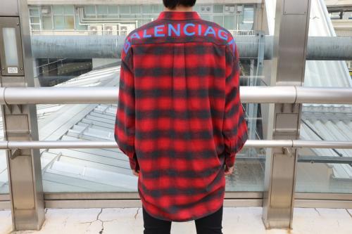 バレンシアガのシャツ