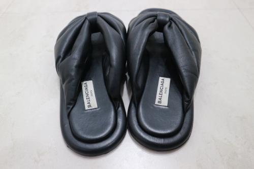 バレンシアガのサンダル