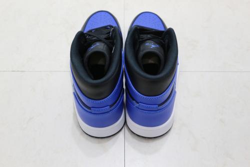 ナイキのAIR JORDAN 1 MID