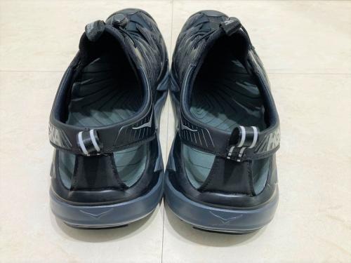 ホカ オネオネのサンダル