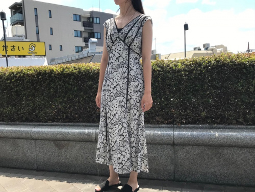 フェミニンブランドのHER LIP TO