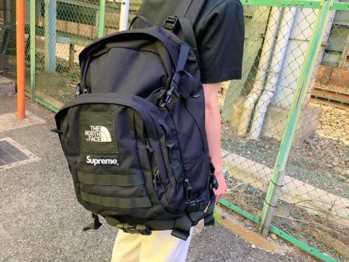 シュプリーム×ザ・ノースフェイスのバック