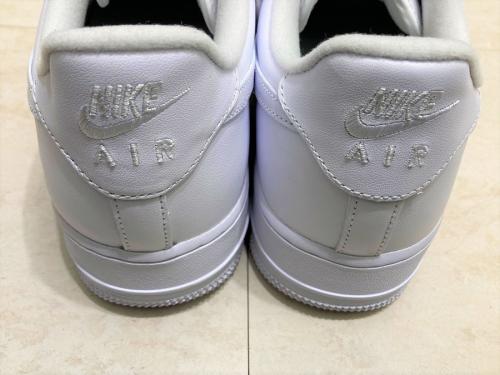 ナイキ×シュプリームのスニーカー