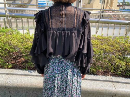 ハーリップトゥーのブラウス