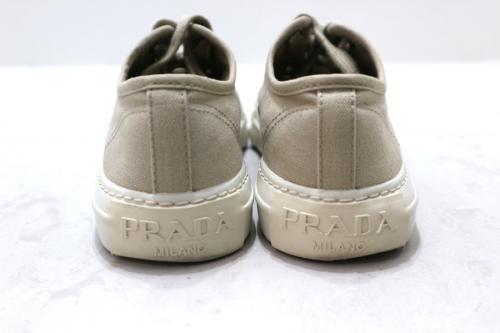 プラダのスニーカー
