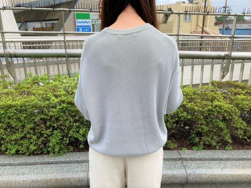 オーラリーのニット