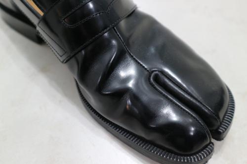 メゾンマルジェラの足袋ローファー