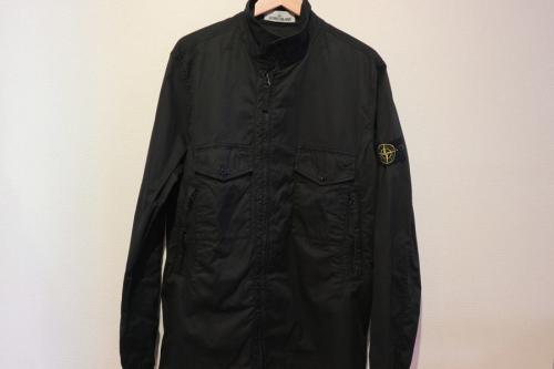 ストーンアイランドのジップアップブルゾン