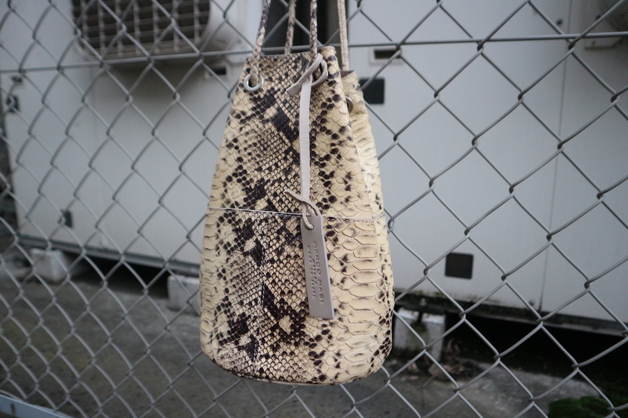 MARCO MASI/マルコマージ】パイソン柄巾着バックのご紹介。[2020.07.01