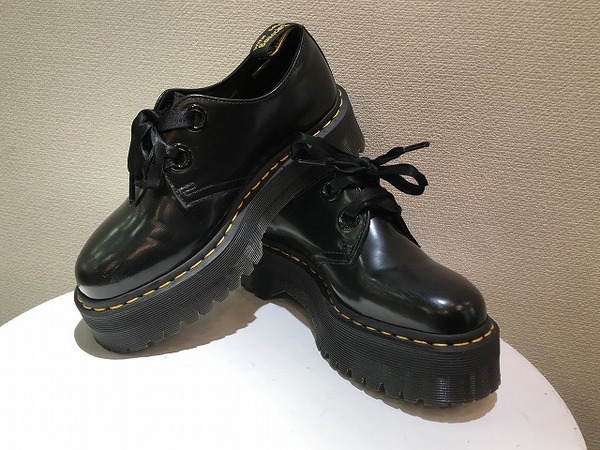 Dr.Martens/ト゛クターマーチン】からQuad Retro Holly 2 Eye Shoe