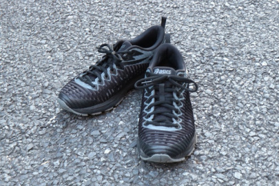 「スポーツブランドのasics×KIKO KOSTADINOV 」